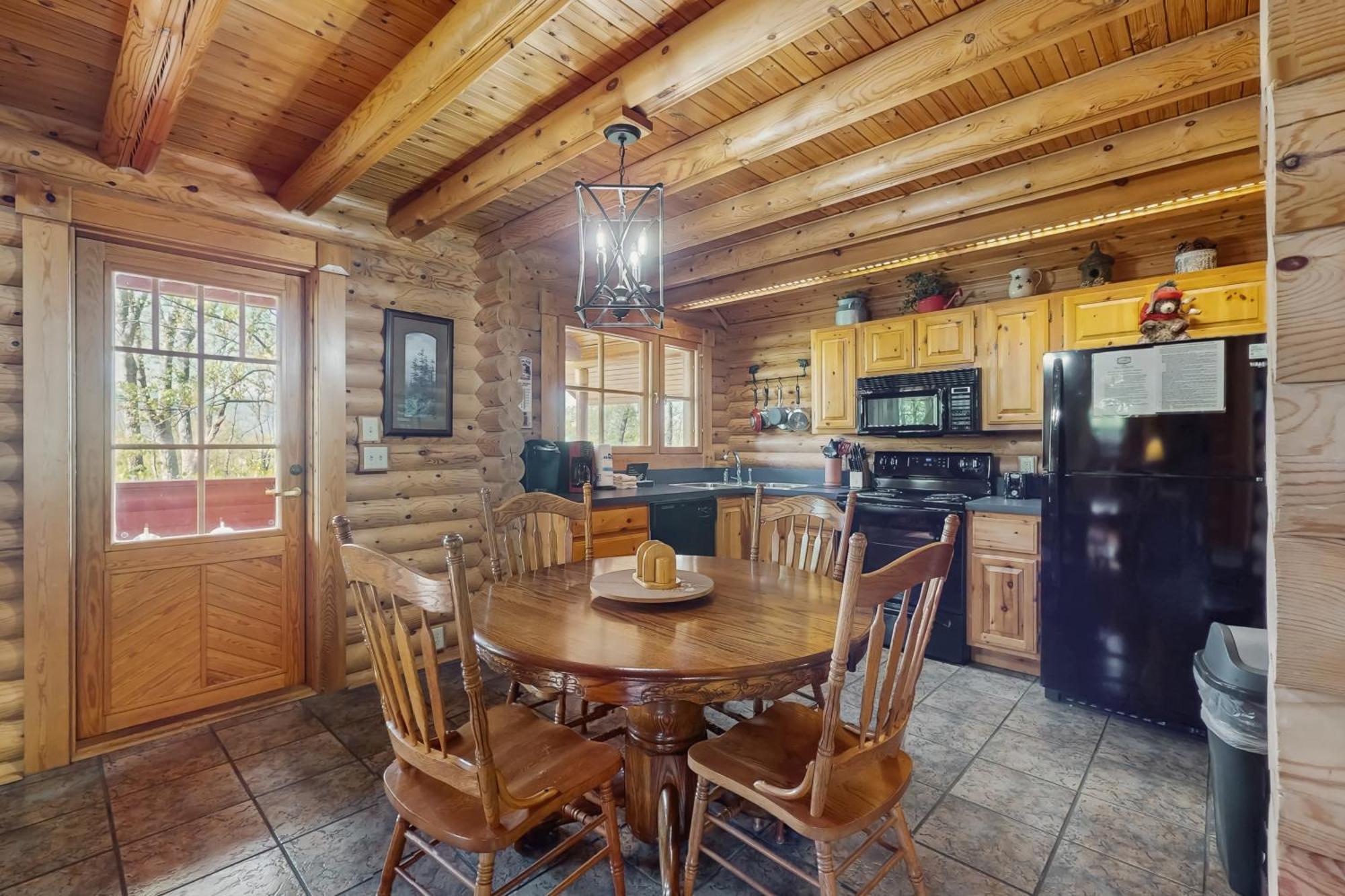 Pine Cone Cabin Гетлинбург Екстериор снимка